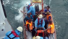 Cứu 13 thuyền viên bị chìm tàu trên vùng biển Đà Nẵng