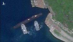 Hang động bí ẩn cho tàu ngầm Trung Quốc tại căn cứ ở Hải Nam