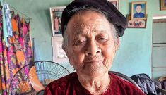 Mẹ Việt Nam anh hùng 94 tuổi  2 lần lên phường góp tiền chống Covid-19