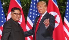 27 bức thư “đầy tình cảm” giữa Tổng thống Trump và ông Kim Jong-un