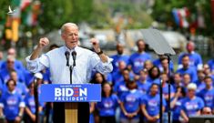 Tỷ lệ ủng hộ ông Biden vượt trội TT Trump, tiến gần mốc kỳ diệu