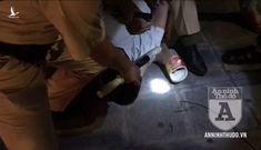 [CLIP] Cảnh sát 141 dùng võ thuật trấn áp kẻ nuốt ma túy liều lĩnh