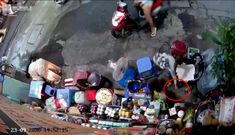 Truy xét vụ người phụ nữ ‘xúi’ trẻ con trộm túi tiền của người bán tạp hóa