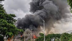 TP.HCM: Hỏa hoạn tại Công ty gỗ KCN Bình Chiểu, nhiều tài sản bị thiêu rụi