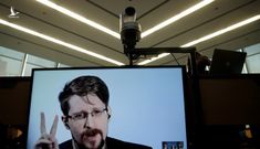 Cựu nhân viên CIA ‘phản quốc’ Edward Snowden được Nga trao quyền thường trú nhân