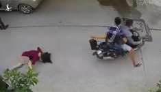2 tên cướp giật túi xách làm người phụ nữ đập đầu xuống đường ở TP.HCM
