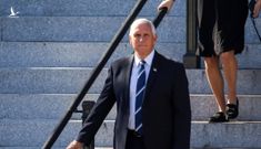 Phó tổng thống Mỹ Mike Pence đi nghỉ mát giữa lúc nước sôi lửa bỏng