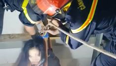 Giải cứu cô gái kẹt trong giếng thang máy ở TP.HCM