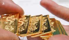 Giá vàng thế giới xuống thấp nhất 4 tháng