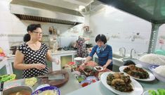 Bà chủ quán cơm Sài Gòn 6 năm nuôi sinh viên ăn ở miễn phí