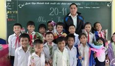 Học sinh nói thèm cơm, thầy giáo vùng cao vét sạch tiền trong túi đáp ứng mong ước của trò