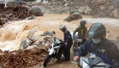 Quảng Nam: Mưa lớn, sạt lở tiếp tục gây cô lập vùng cao