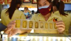 Vàng trong nước cao hơn thế giới 5,3 triệu mỗi lượng
