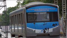 Toa tàu Metro xuất hiện giữa đường hoa Nguyễn Huệ Tết Tân Sửu 2021