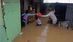 Cơn bão đầu tiên năm 2021 khiến hơn 5.000 người ở Philippines phải sơ tán