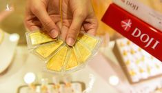 Bất thường giá vàng trong nước