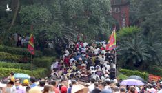 Hàng nghìn người đi giỗ Tổ Hùng Vương từ mờ sáng