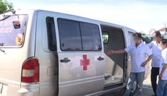 Dùng xe cứu thương ‘thông chốt’ kiểm soát y tế, đưa khách từ vùng dịch về Bình Định