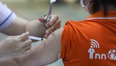 TP.HCM tổ chức nhiều địa điểm và xe tiêm vắc xin lưu động