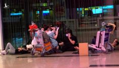 Nhiều hành khách “bám trụ” ở sân bay Tân Sơn Nhất vì Hà Nội thiếu chỗ cách ly