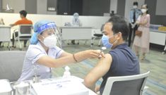 Người dân có thể ngồi nhà tự đăng ký tiêm vaccine Covid-19 từ 10-7