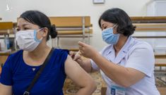 Hơn 6.000 người dân ở Hạ Long được tiêm vaccine Sinopharm