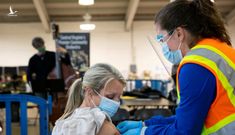 Lo sợ “quái vật” Delta, người từng bài trừ vaccine cải trang, “lén” đi tiêm vaccine Covid-19