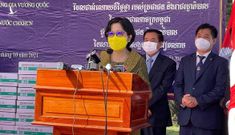 Việt Nam tiếp nhận 200.000 liều vắc xin Covid-19 từ vương quốc Campuchia