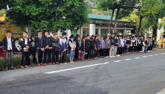 Hơn 50 thanh niên tụ tập đua xe, đánh võng trốn tán loạn khi bị công an truy đuổi
