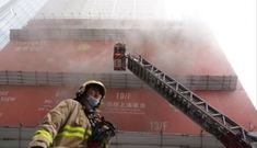 Cháy tại trung tâm Thương mại thế giới tại Hong Kong, khói đã lan vào tòa nhà còn 300 người mắc kẹt