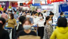 Sáng ngày 27 Tết: Người dân sắm đồ Tết chật kín ở siêu thị