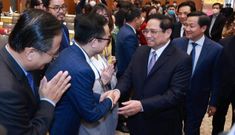 Thủ tướng kể chuyện ngoại giao: ‘Lúc đó không sĩ diện gì hết, miễn có vắc xin’