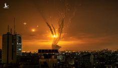 Hàng chục tên lửa nã liên tục vào Syria