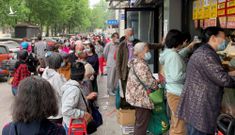 Sợ giống Thượng Hải, người dân ở Bắc Kinh đổ xô đi tích trữ thực phẩm