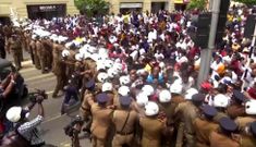 Khủng hoảng nghiêm trọng, Thủ tướng Sri Lanka từ chức