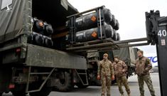 Vì sao Mỹ dễ dàng vận chuyển nhiều loại vũ khí tới Ukraine?