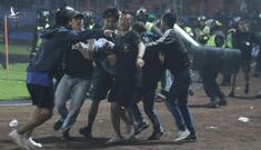 Thương tâm vụ bạo loạn khiến hàng trăm người thiệt mạng tại Indonesia