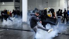 Đình công, biểu tình, đập phá… khiến toàn nước Bỉ tê liệt