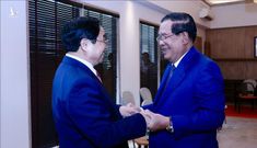 Cái nắm tay của Thủ tướng Hunsen
