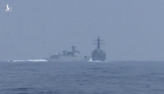 Chiến hạm Mỹ – Trung “đụng độ” trên Biển Đông