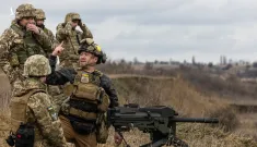 Những tân binh không biết tháo lắp súng của Ukraine