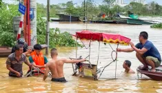 Thủ tướng ký công điện số 93: Tập trung ứng phó trước nguy cơ uy hiếp an toàn đê điều sông Hồng, sông Thái Bình