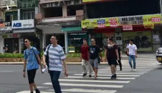 TP.HCM: Sẽ rà soát, chỉ cho rẽ phải khi đèn đỏ ở những nơi đủ tiêu chí an toàn cho người đi bộ qua đường