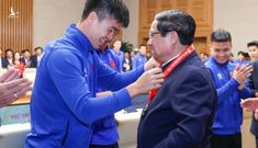 Thủ tướng gặp mặt, chúc mừng Đội tuyển bóng đá nam giành chức vô địch