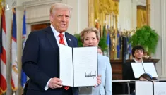 Tổng thống Trump ký sắc lệnh hành pháp nhằm giải thể Bộ Giáo dục