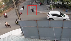 Dùng gậy bóng chày đánh người đi xe máy:  Tài xế ô tô khai gì?