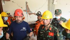 Phép màu xuất hiện: Người đàn ông được giải cứu sau 5 ngày kẹt dưới đống đổ nát