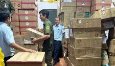 Long An phát hiện gần 12.000 lon sữa không rõ nguồn gốc giá trị ước tính hơn 3 tỷ đồng