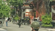 Gần 100 cảnh sát có mặt tại biệt phủ của chủ thẩm mỹ viện Mailisa ở TPHCM