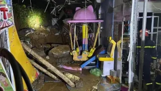 Hà Nội: Sập tường tại khu vui chơi ba trẻ em tử vong